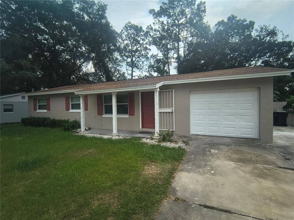 For Rent: $2,100 (3 beds, 2 baths, 960 Square Feet)