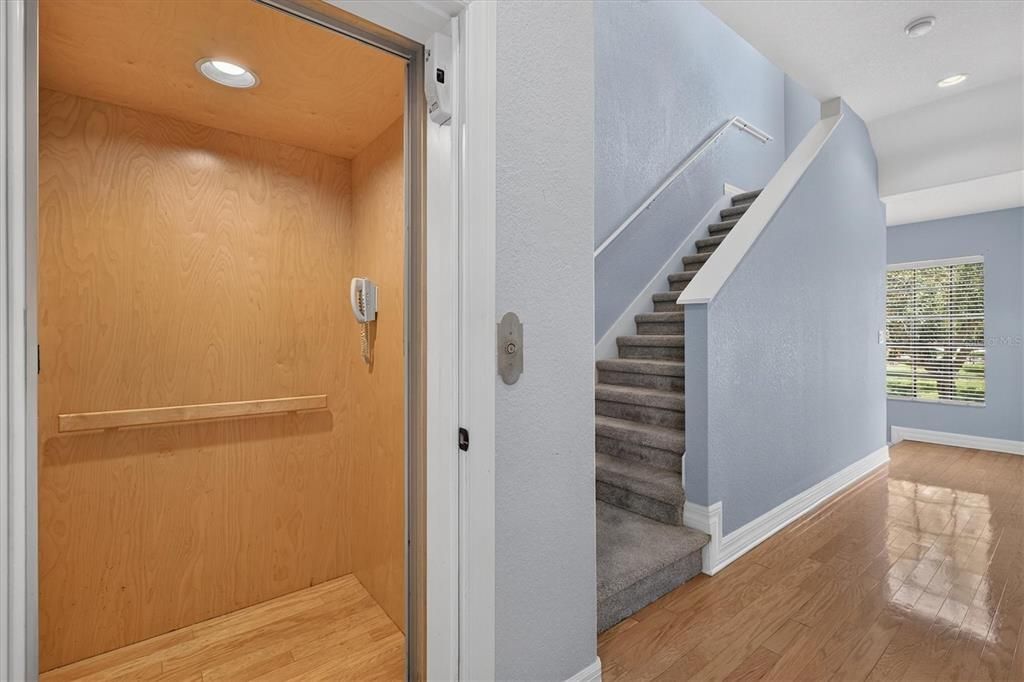 En Venta: $479,000 (3 camas, 3 baños, 2599 Pies cuadrados)