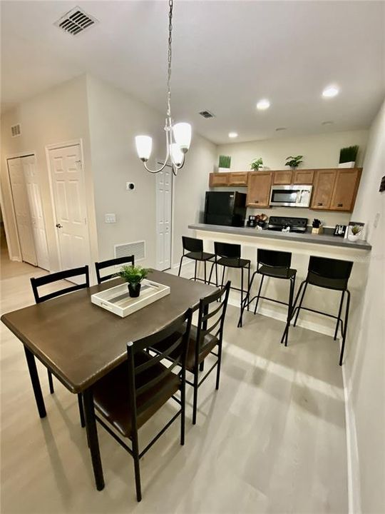 待售: $199,500 (2 贝兹, 2 浴室, 1056 平方英尺)