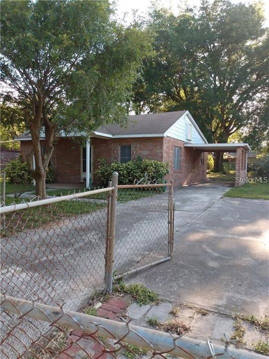 For Rent: $1,400 (3 beds, 1 baths, 990 Square Feet)