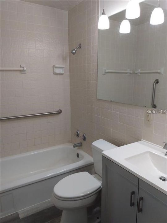 For Rent: $1,400 (3 beds, 1 baths, 990 Square Feet)