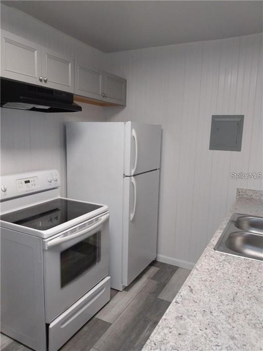 For Rent: $1,400 (3 beds, 1 baths, 990 Square Feet)