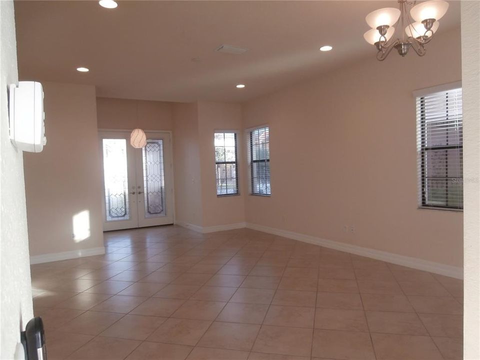 For Rent: $3,600 (4 beds, 3 baths, 2571 Square Feet)