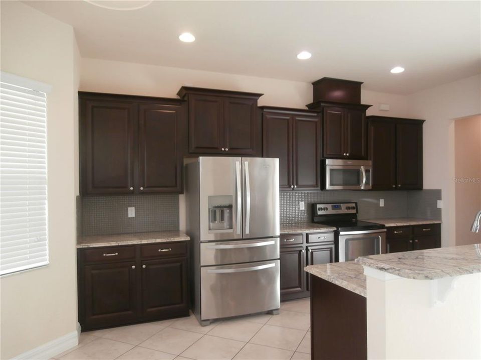 For Rent: $3,600 (4 beds, 3 baths, 2571 Square Feet)