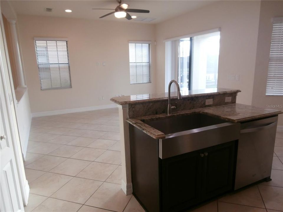 For Rent: $3,600 (4 beds, 3 baths, 2571 Square Feet)