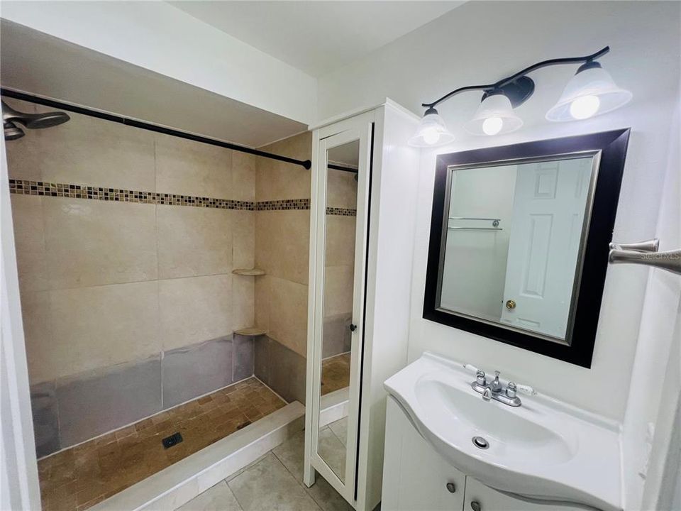 For Rent: $1,650 (2 beds, 2 baths, 820 Square Feet)