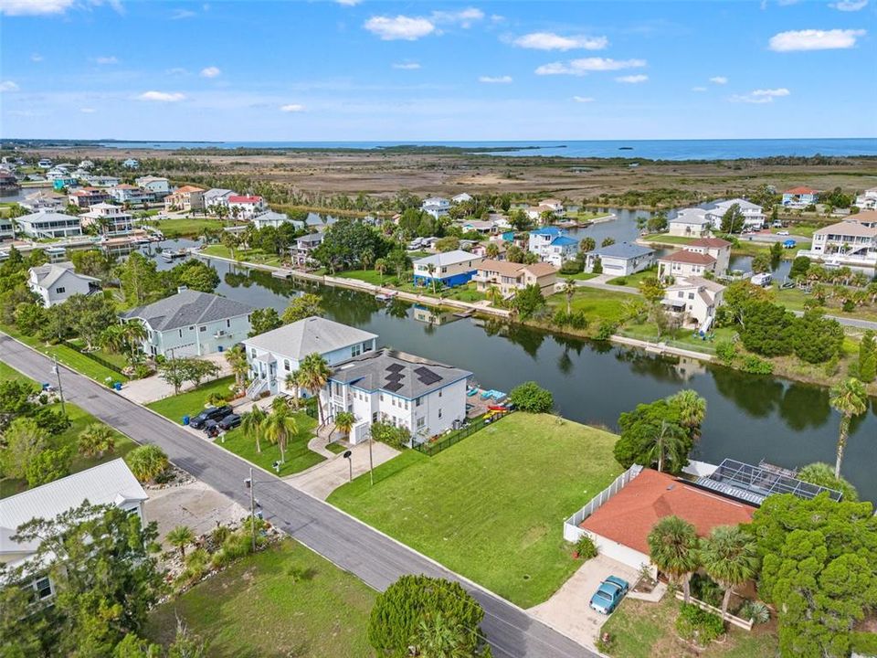На продажу: $125,000 (0.16 acres)