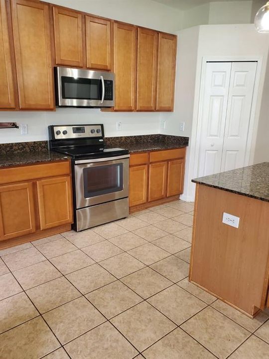 En Venta: $359,900 (6 camas, 3 baños, 2992 Pies cuadrados)