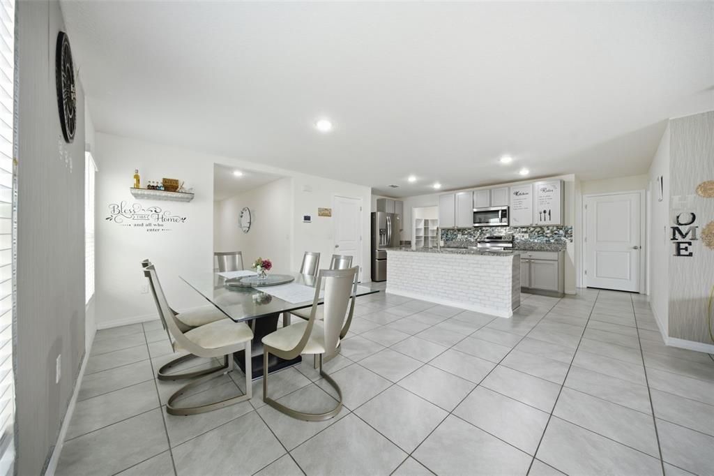 For Sale: $379,900 (5 beds, 3 baths, 2428 Square Feet)