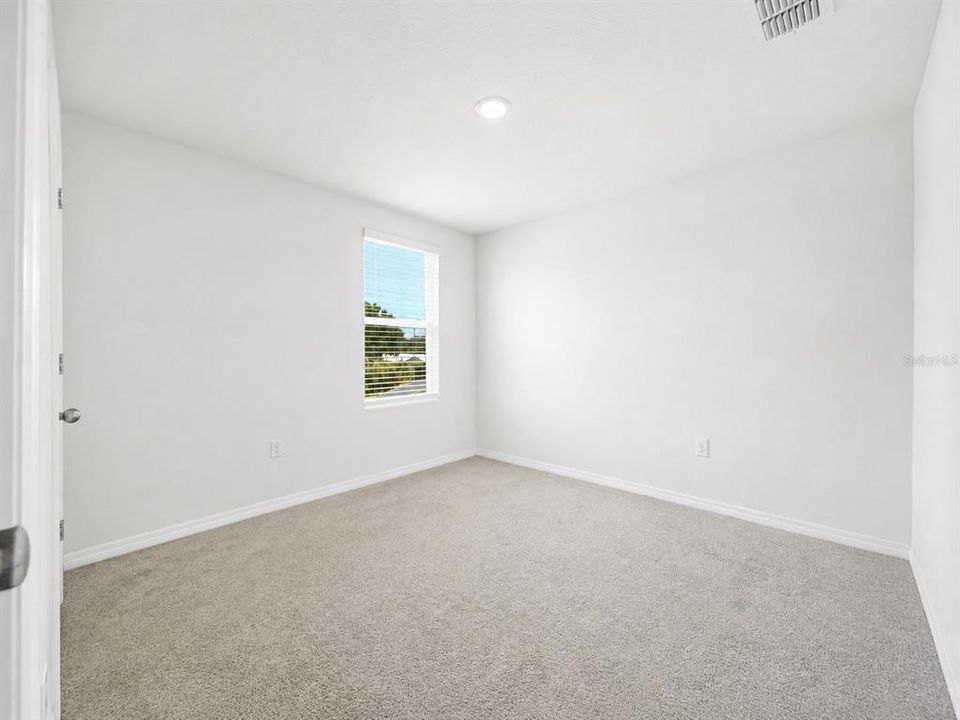 For Sale: $379,900 (5 beds, 3 baths, 2428 Square Feet)
