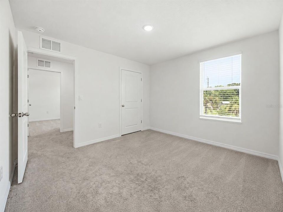 For Sale: $379,900 (5 beds, 3 baths, 2428 Square Feet)