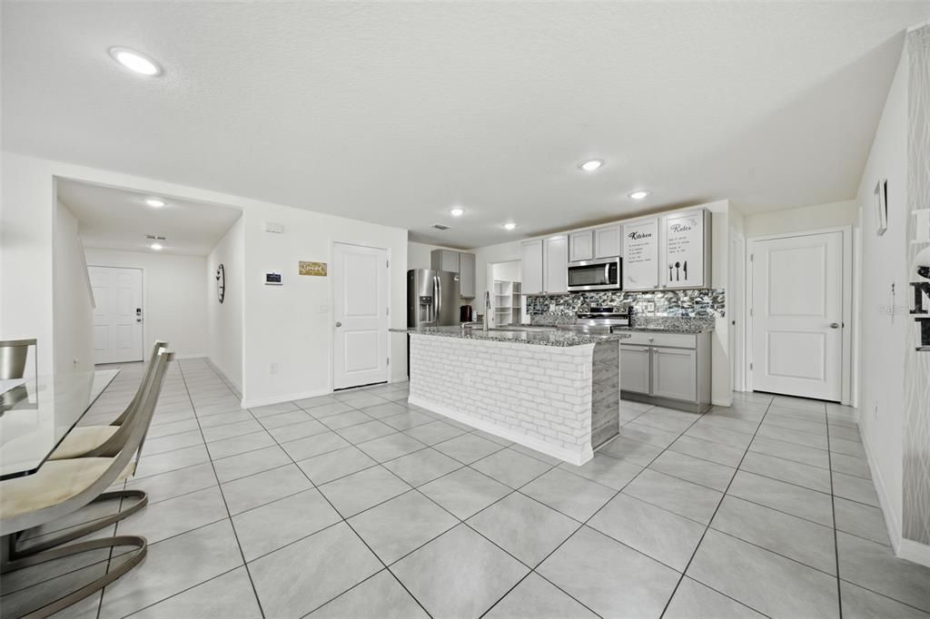 For Sale: $379,900 (5 beds, 3 baths, 2428 Square Feet)