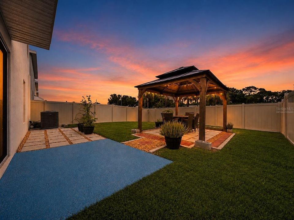 For Sale: $379,900 (5 beds, 3 baths, 2428 Square Feet)