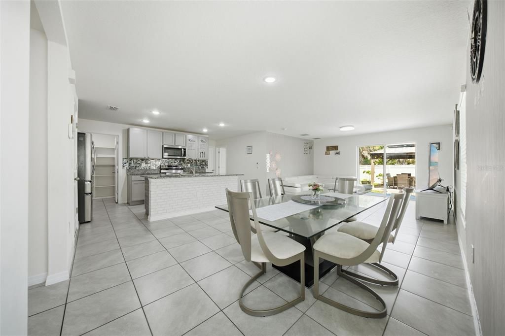 For Sale: $379,900 (5 beds, 3 baths, 2428 Square Feet)