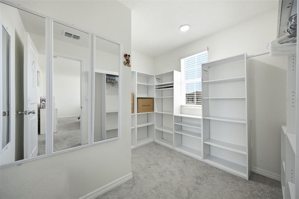 For Sale: $379,900 (5 beds, 3 baths, 2428 Square Feet)
