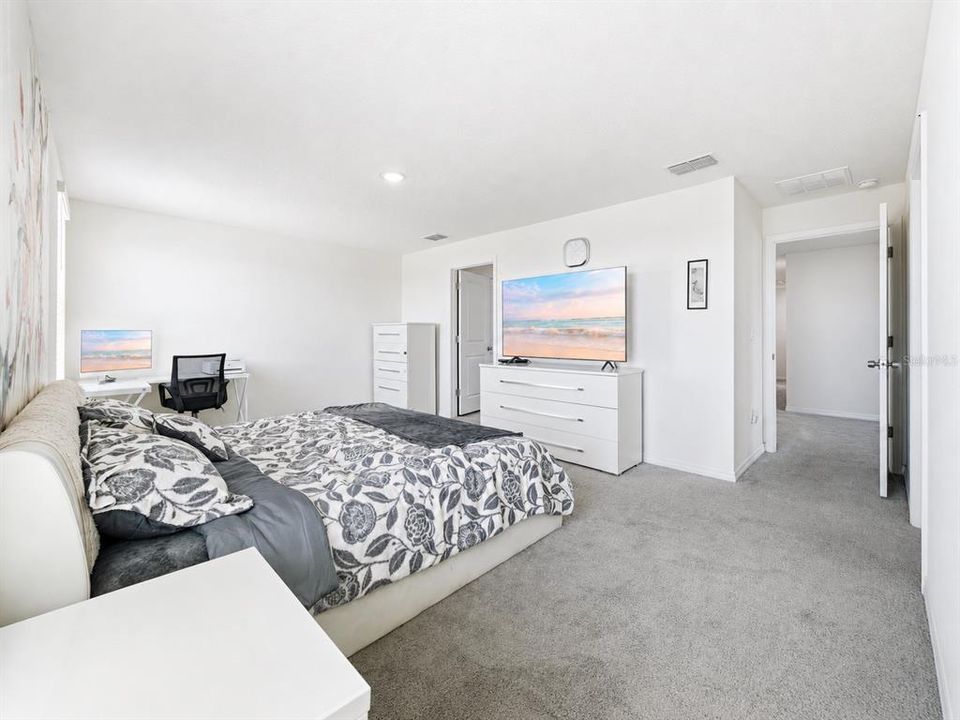 For Sale: $379,900 (5 beds, 3 baths, 2428 Square Feet)