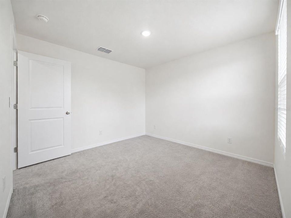 For Sale: $379,900 (5 beds, 3 baths, 2428 Square Feet)