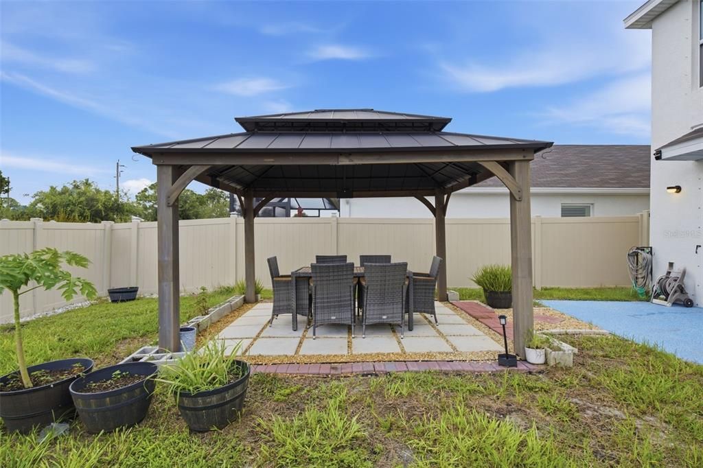 For Sale: $379,900 (5 beds, 3 baths, 2428 Square Feet)