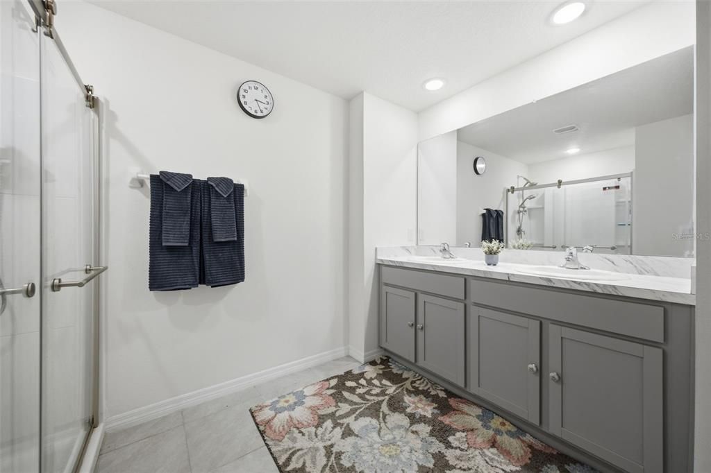 For Sale: $379,900 (5 beds, 3 baths, 2428 Square Feet)