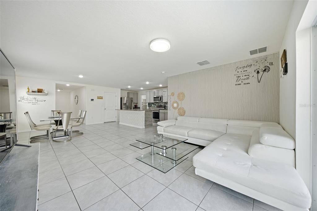 For Sale: $379,900 (5 beds, 3 baths, 2428 Square Feet)