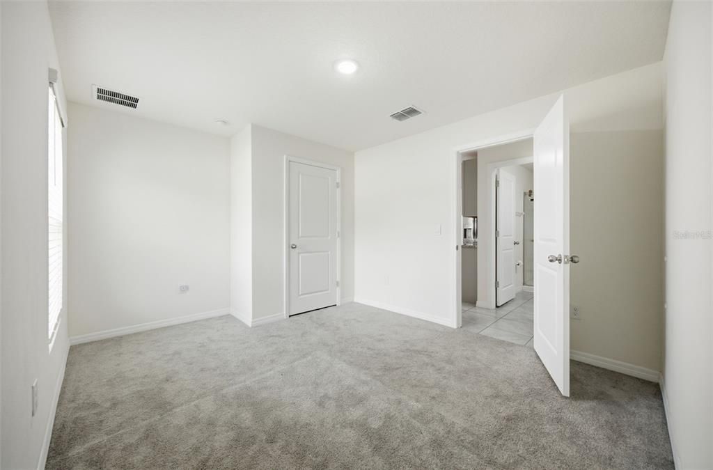 For Sale: $379,900 (5 beds, 3 baths, 2428 Square Feet)