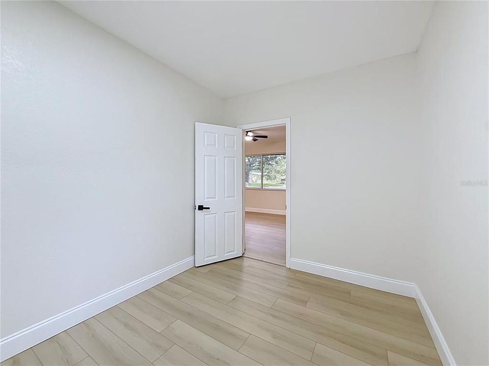 合同活跃: $389,990 (2 贝兹, 2 浴室, 1384 平方英尺)