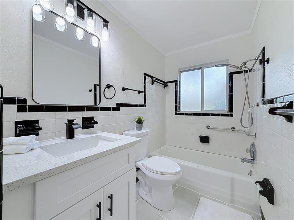 合同活跃: $389,990 (2 贝兹, 2 浴室, 1384 平方英尺)