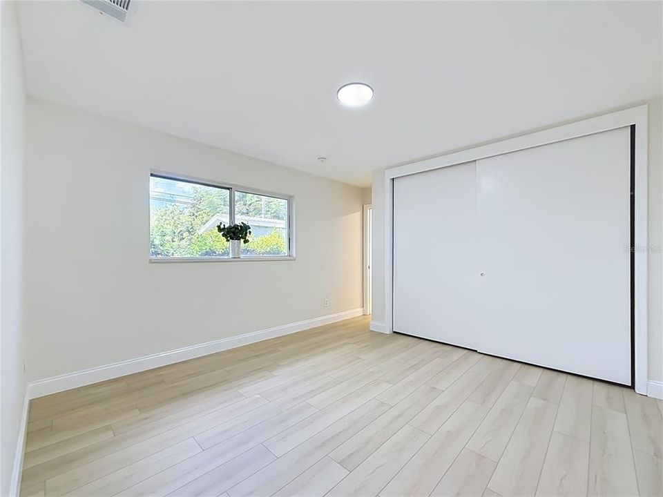 合同活跃: $389,990 (2 贝兹, 2 浴室, 1384 平方英尺)