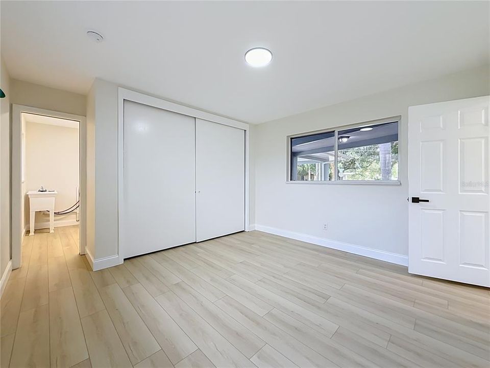 合同活跃: $389,990 (2 贝兹, 2 浴室, 1384 平方英尺)