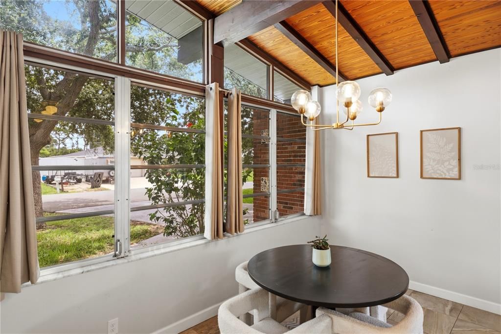 En Venta: $399,000 (3 camas, 2 baños, 1964 Pies cuadrados)
