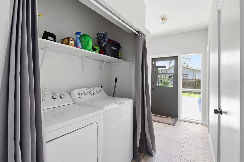En Venta: $399,000 (3 camas, 2 baños, 1964 Pies cuadrados)