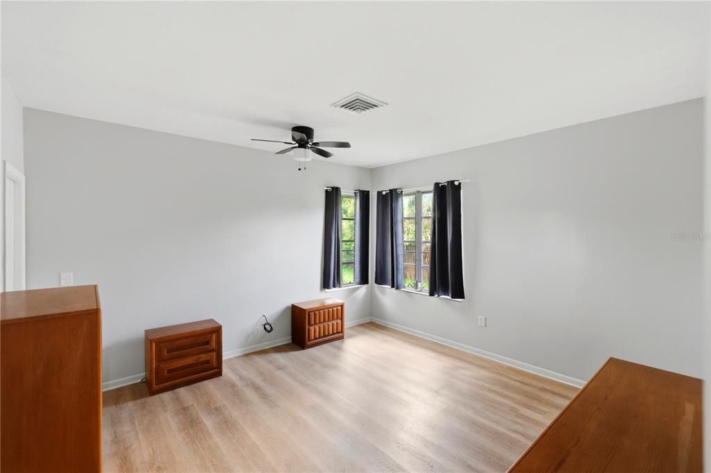 En Venta: $399,000 (3 camas, 2 baños, 1964 Pies cuadrados)
