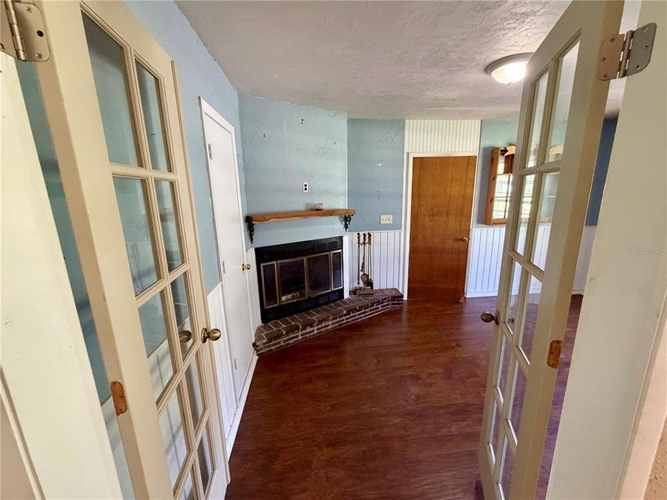 For Sale: $133,000 (3 beds, 1 baths, 1312 Square Feet)