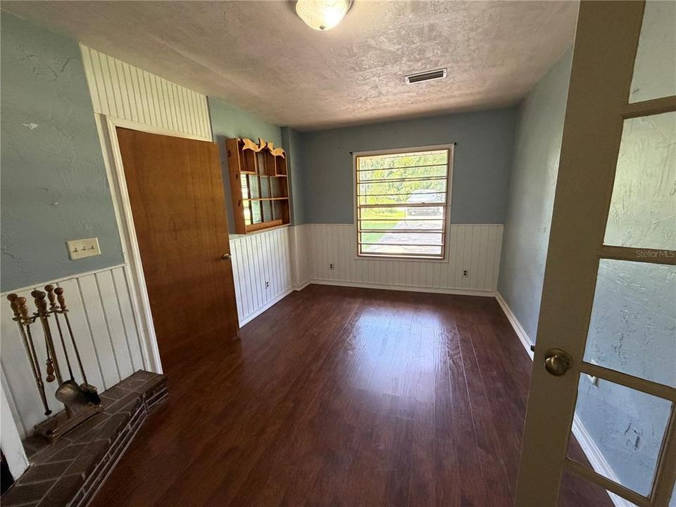 For Sale: $133,000 (3 beds, 1 baths, 1312 Square Feet)