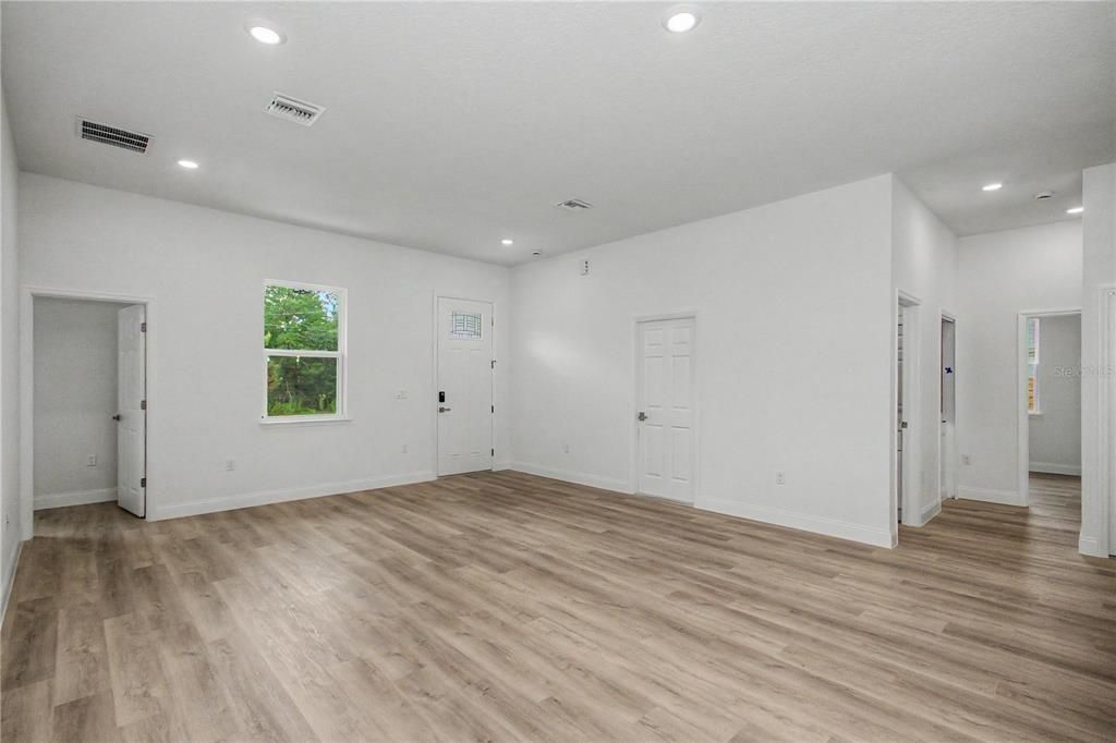 For Sale: $304,900 (4 beds, 2 baths, 1859 Square Feet)