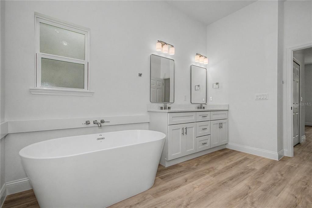 For Sale: $304,900 (4 beds, 2 baths, 1859 Square Feet)