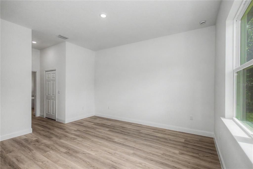 For Sale: $304,900 (4 beds, 2 baths, 1859 Square Feet)