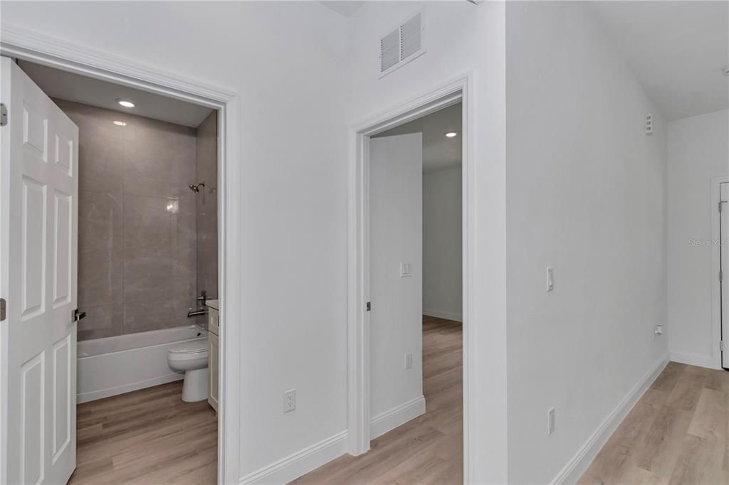 На продажу: $274,900 (3 спален, 2 ванн, 1427 Квадратных фут)