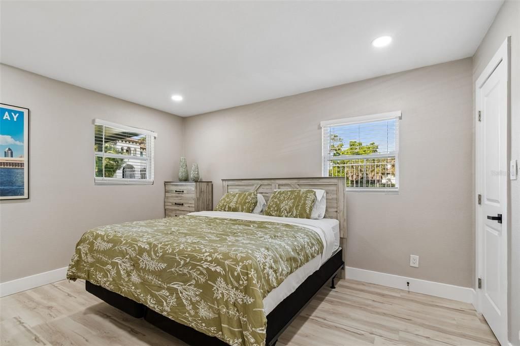 For Rent: $3,995 (4 beds, 2 baths, 1339 Square Feet)
