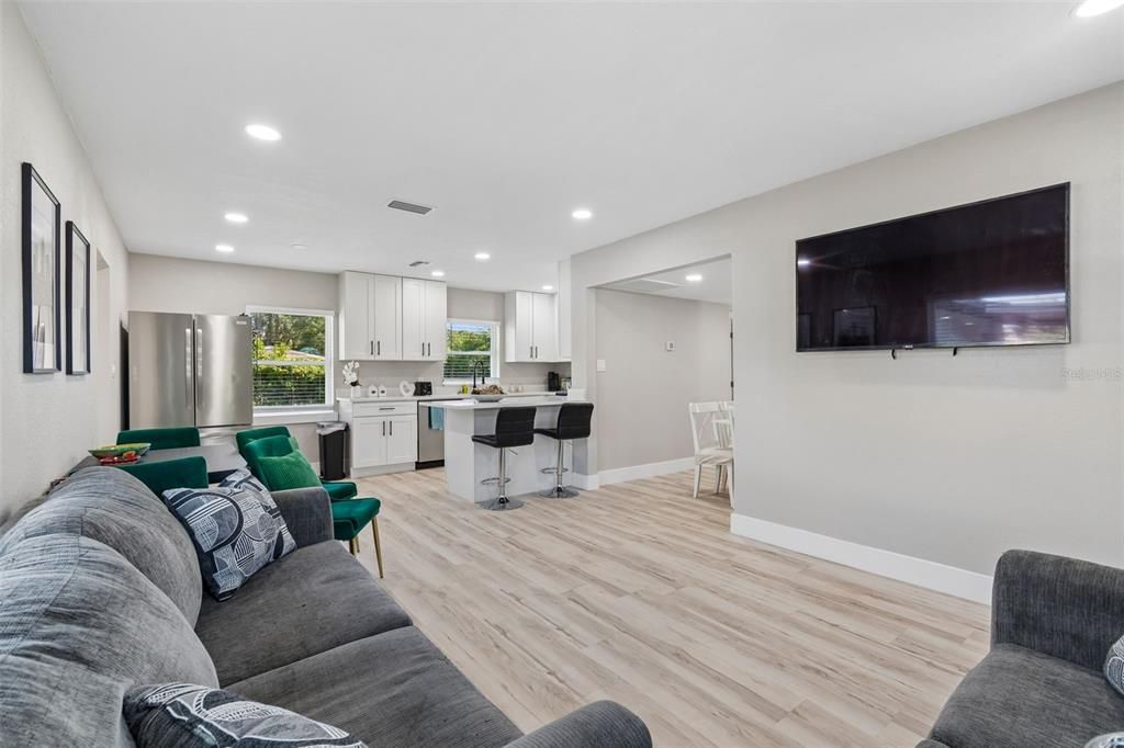 For Rent: $3,995 (4 beds, 2 baths, 1339 Square Feet)
