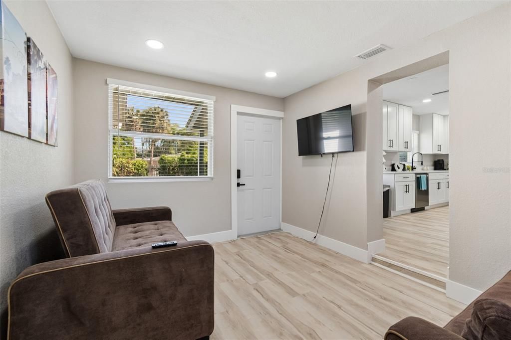 For Rent: $3,995 (4 beds, 2 baths, 1339 Square Feet)