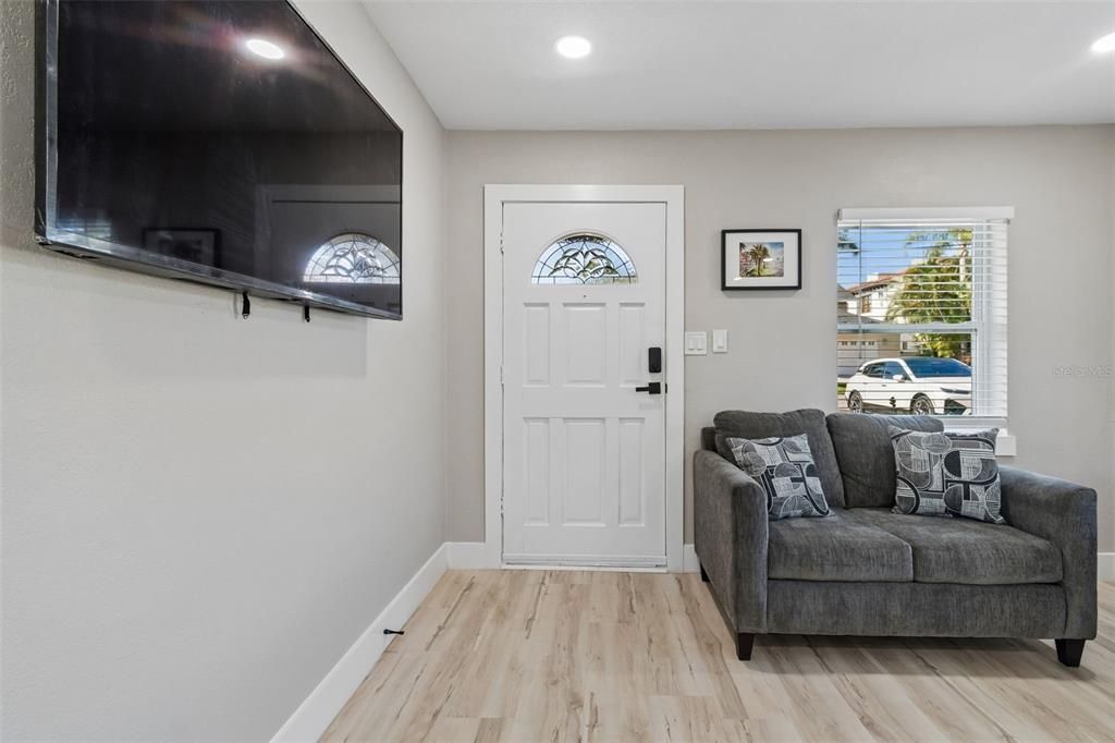 For Rent: $3,995 (4 beds, 2 baths, 1339 Square Feet)