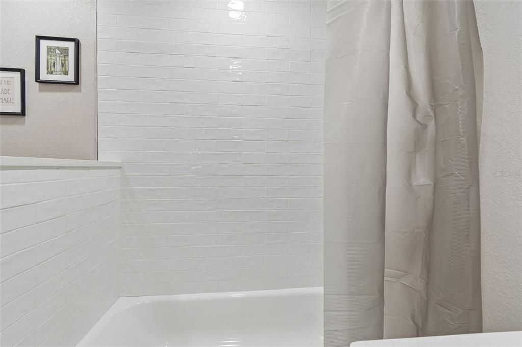 For Rent: $3,995 (4 beds, 2 baths, 1339 Square Feet)