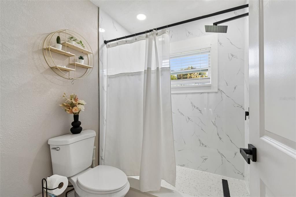 For Rent: $3,995 (4 beds, 2 baths, 1339 Square Feet)
