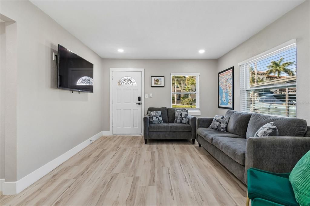 For Rent: $3,995 (4 beds, 2 baths, 1339 Square Feet)