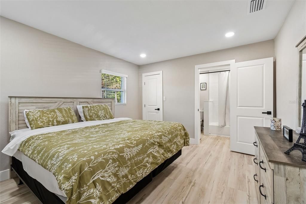 For Rent: $3,995 (4 beds, 2 baths, 1339 Square Feet)