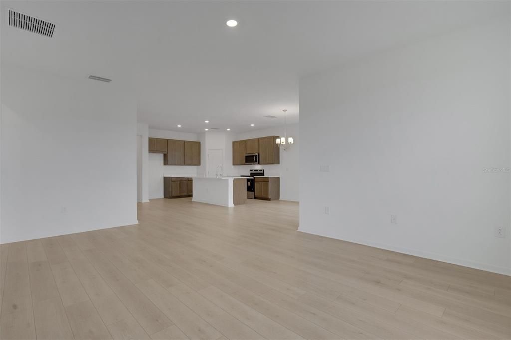 En Venta: $324,990 (4 camas, 2 baños, 1938 Pies cuadrados)