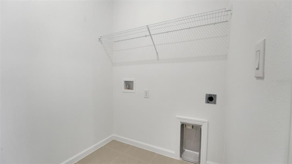 En Venta: $359,990 (4 camas, 3 baños, 2110 Pies cuadrados)