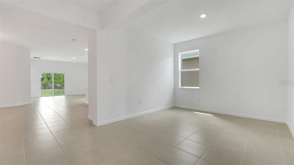 En Venta: $359,990 (4 camas, 3 baños, 2110 Pies cuadrados)