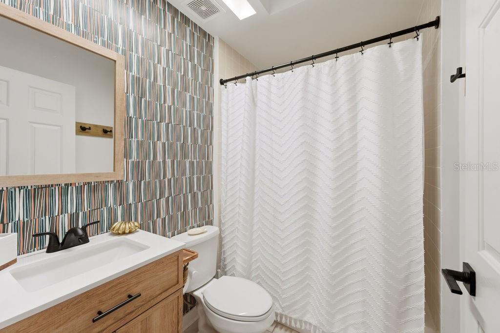 На продажу: $269,900 (2 спален, 2 ванн, 1113 Квадратных фут)